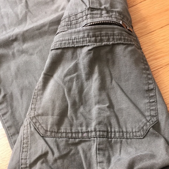 Christopher&Banks Green Capris Pants - Picture 8 of 13